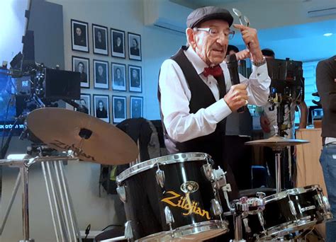 Drummer, 98, who started band with fellow Holocaust survivors,。